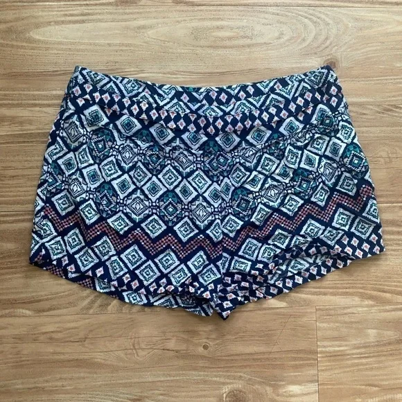 Charlotte Russe Printed Mosaic Booty Shorts with Pocket - Picture 2 of 7